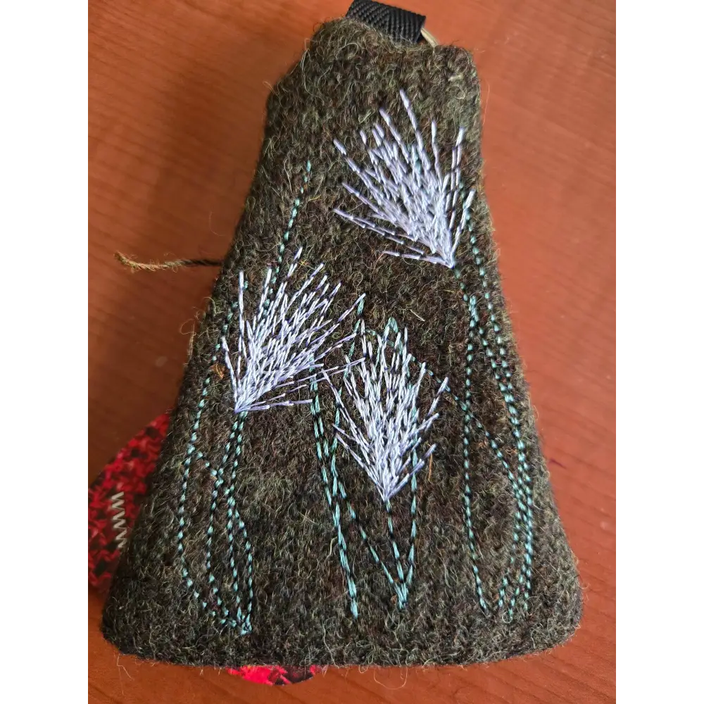 Key Ring Thistle Purse in Harris Tweed - Dark Green with Flower